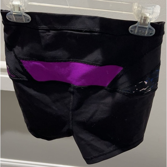 Lululemon Boogie Short Black / Shadow Wrap Multi / Tender Violet Size 2 - Picture 12 of 12